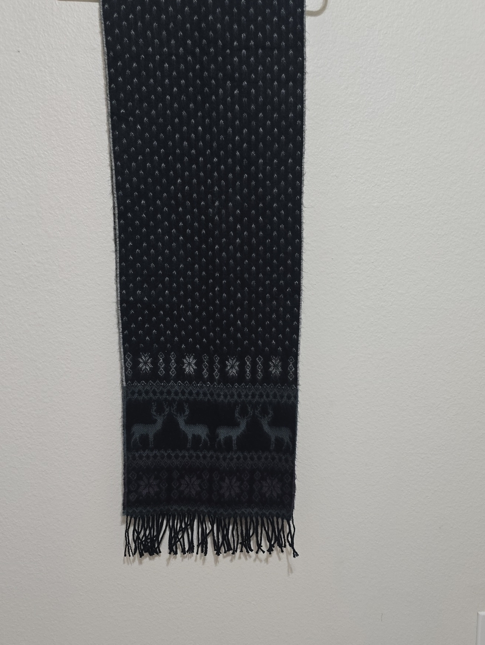 Better Than Cashmere Men's Black Knit Reindeer Scarf -